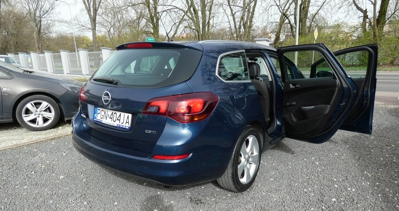 Opel Astra cena 24700 przebieg: 178000, rok produkcji 2011 z Wojcieszów małe 562